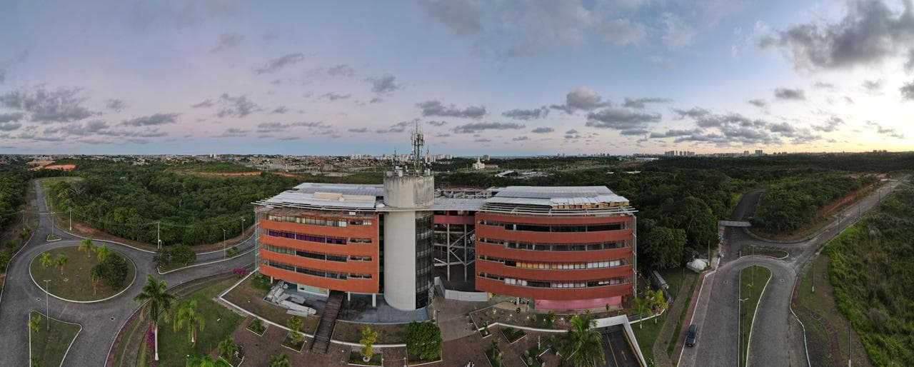 Treinamento prático com drone em campo